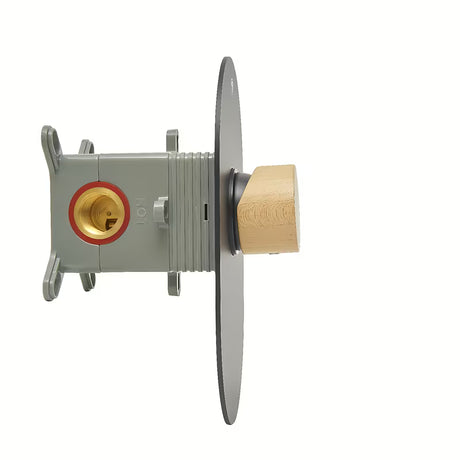 Podžbukna miješalica za tuš SAT Fusion s ručicom u dekoru svijetlog drva i kromiranoj izvedbi.