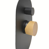 Podžbukna jednoručna baterija miješalica za tuš SAT Fusion u mat crnoj boji s ručicom u svijetlom drvu