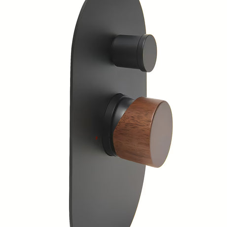 Podžbukna jednoručna baterija miješalica za tuš SAT Fusion s mat površinom i ručicom u dekoru tamnog drva.