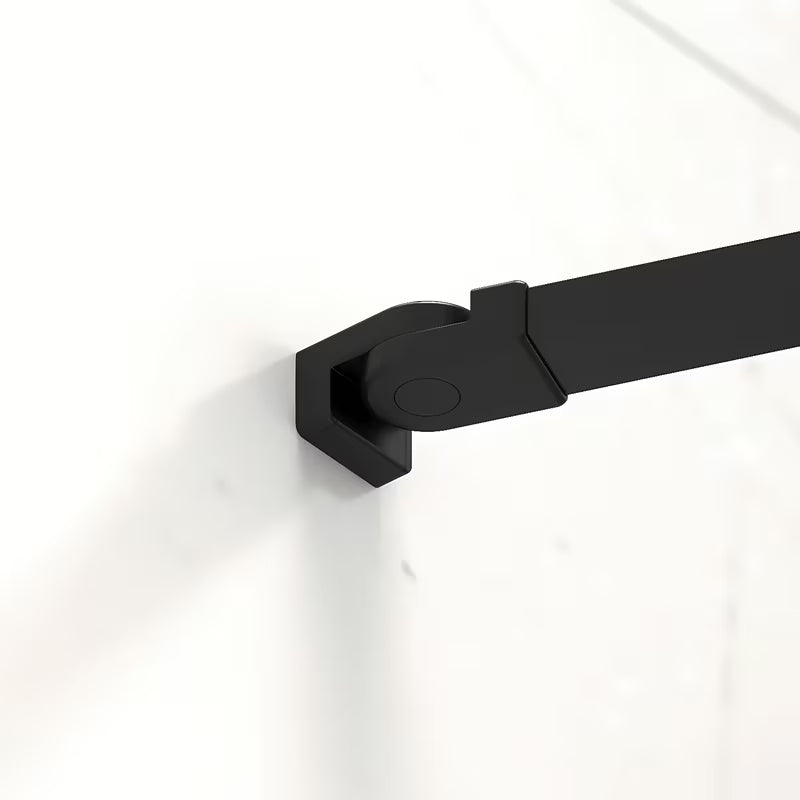 Svijetlosivi kupaonski tepih SAT Infinitio s mekanim dugim vlaknima i protukliznim donjim slojem.