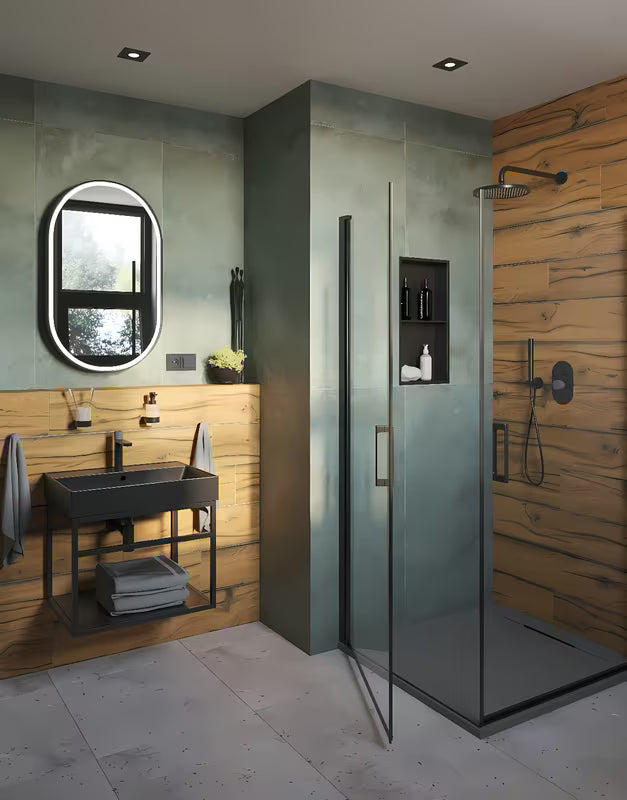 Svijetlosiva kupaonski tepih SAT Infinitio s mekanim dugim vlaknima i protukliznim donjim slojem.