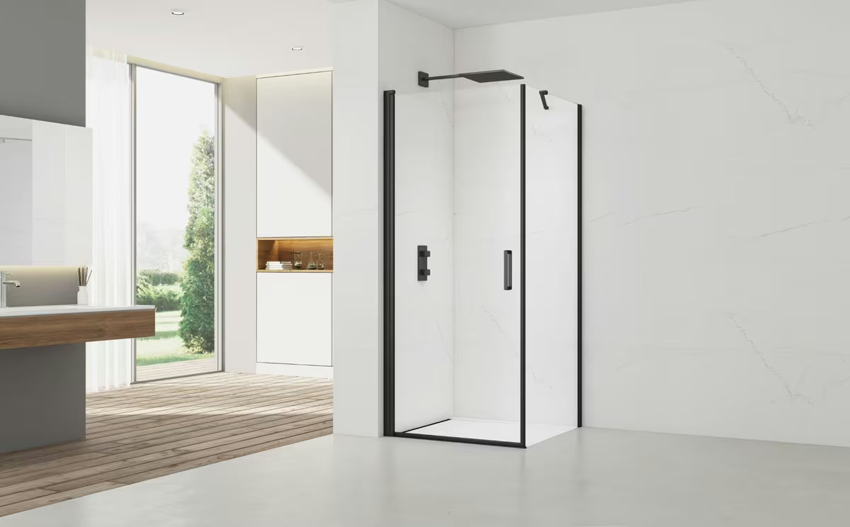 Svijetlosiva kupaonski tepih SAT Infinitio s mekanim dugim vlaknima i protukliznim donjim slojem.