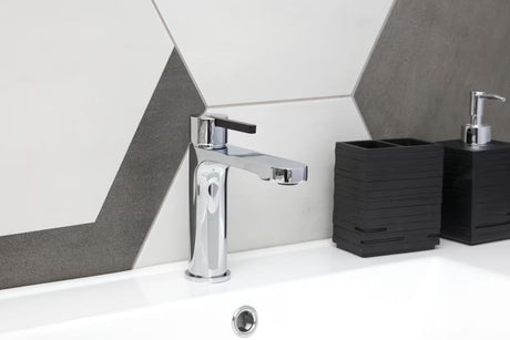 Miješalica za Umivaonik SAT Fusion u krom izvedbi s crnim detaljima