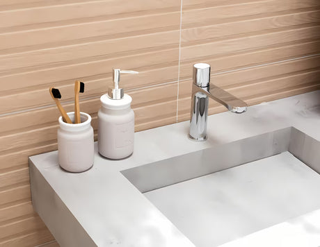 Kromirana miješalica za umivaonik SAT Fusion s ručicom od bijelog stakla i štedljivim perlatorom