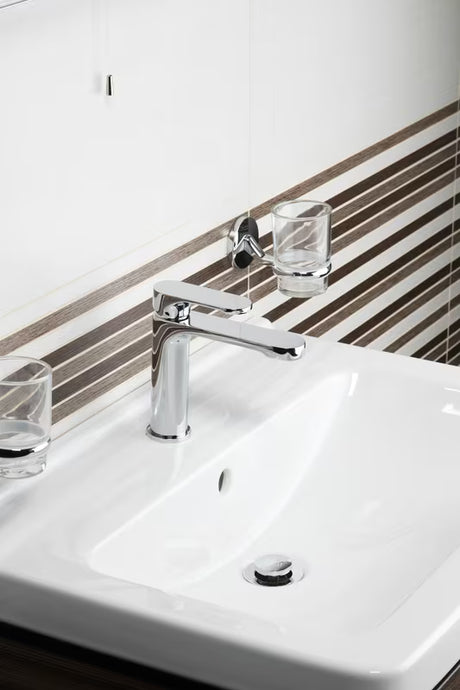 Krom jednoručna baterija stojeća miješalica za umivaonik SAT Fusion bez odvoda.