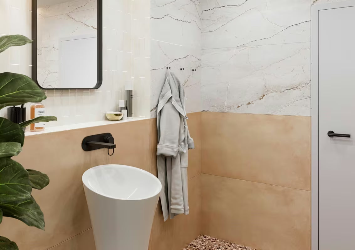 Samostojeći  keramički umivaonik SAT Fusion u bijeloj boji, promjera 42,5 cm i visine 95 cm.