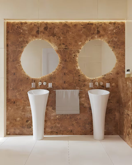 Samostojeći  keramički umivaonik SAT Fusion u bijeloj boji, promjera 42,5 cm i visine 95 cm.