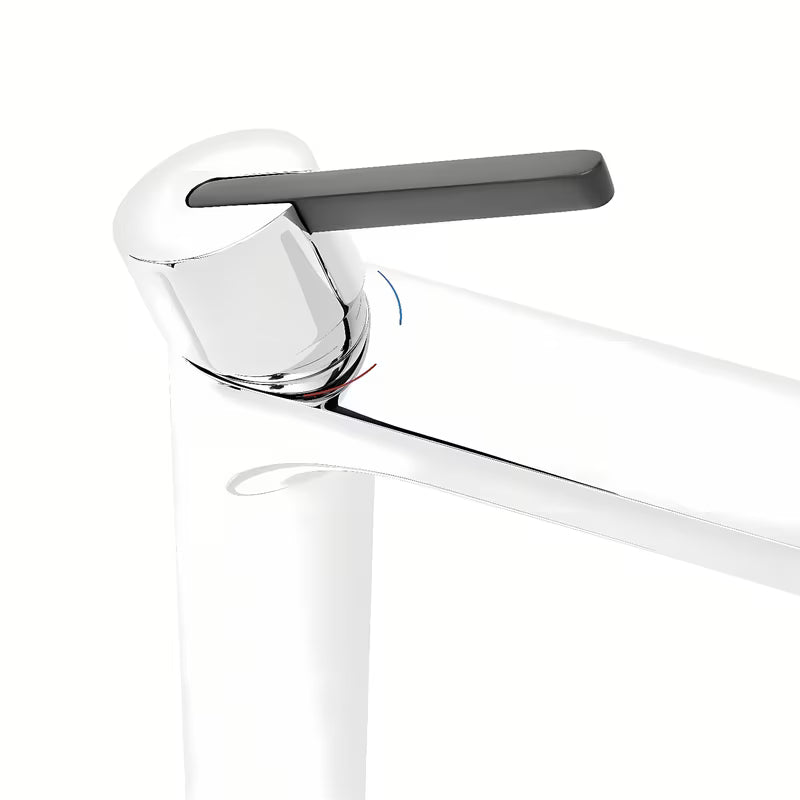 Visoka miješalica za Umivaonik SAT Fusion u kromiranoj izvedbi bez odvoda s crnom upravljačkom ručicom.