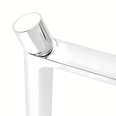 Visoka miješalica za Umivaonik SAT Fusion u krom izvedbi sa štedljivim perlatorom.