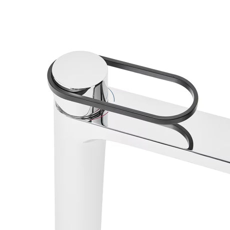 Visoka miješalica za Umivaonik SAT Fusion s okruglom crnom ručicom i štedljivim perlatorom