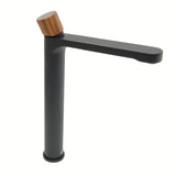 Visoka miješalica za Umivaonik SAT Fusion u mat crnoj boji s ručicom u dekoru tamnog drva.