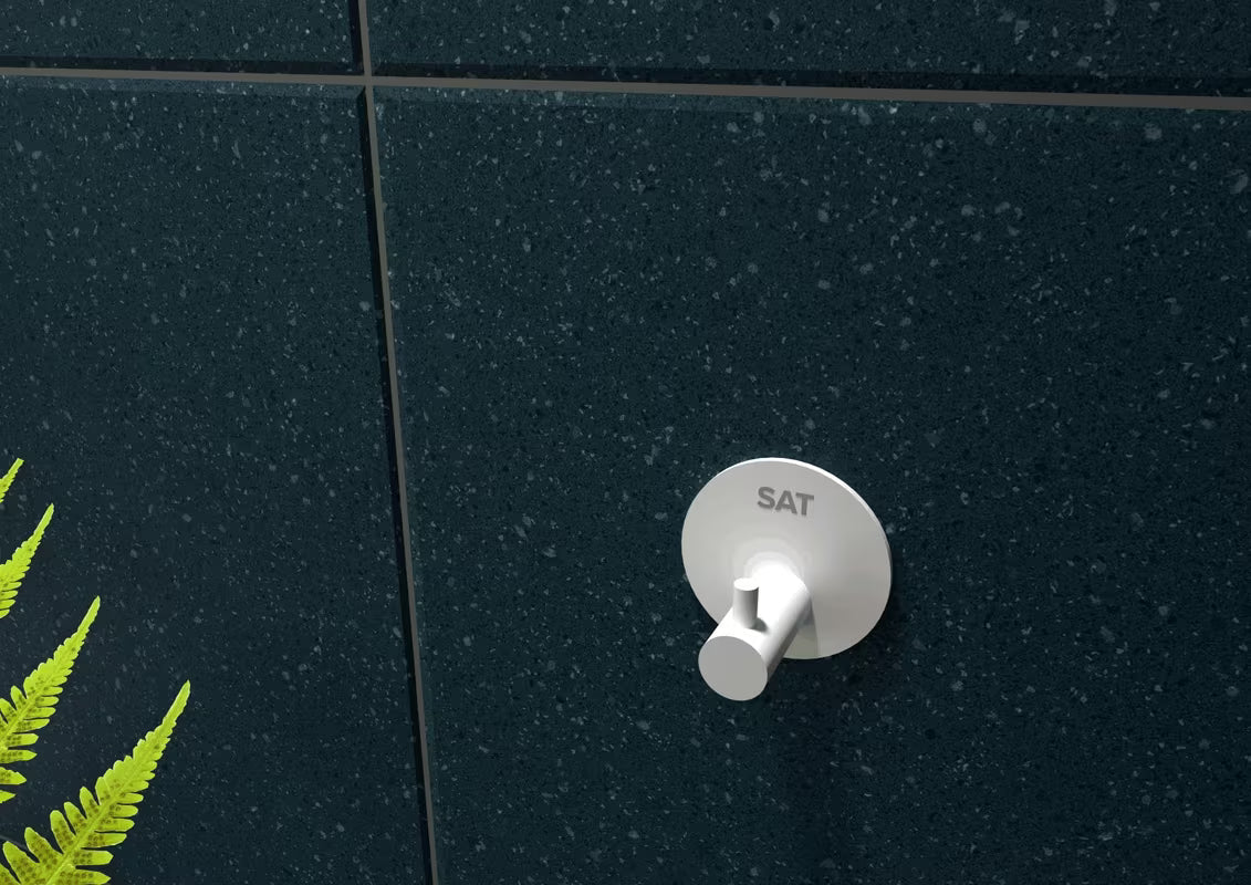 Bijeli samoljepljivi kukica za kupaonicu od nehrđajućeg čelika s mat završnom obradom