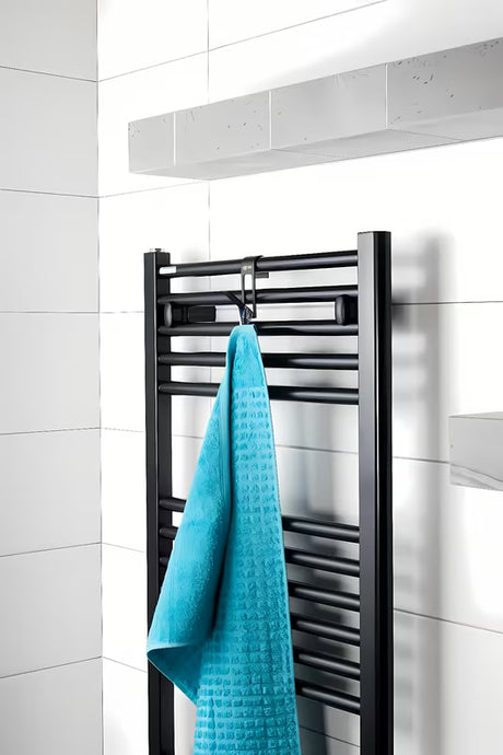 Crni metalni kukica SAT za radijator s vješanjem i zaštitnom 3M trakom