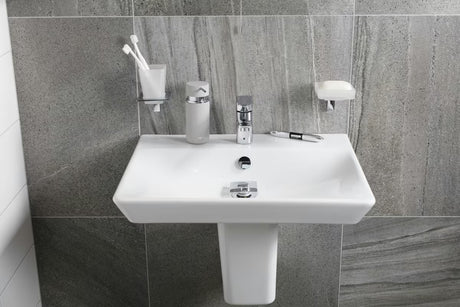 Samostojeći  dozator za tekući sapun SAT Infinitio u sivoj mat izvedbi s mat površinom.