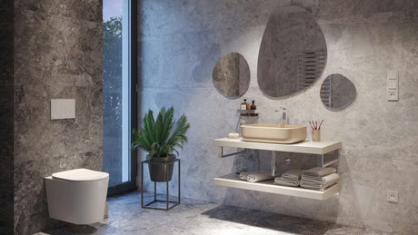 Samostojeći  držač četkica SAT Infinitio u bež mat izvedbi od gumirane keramike.