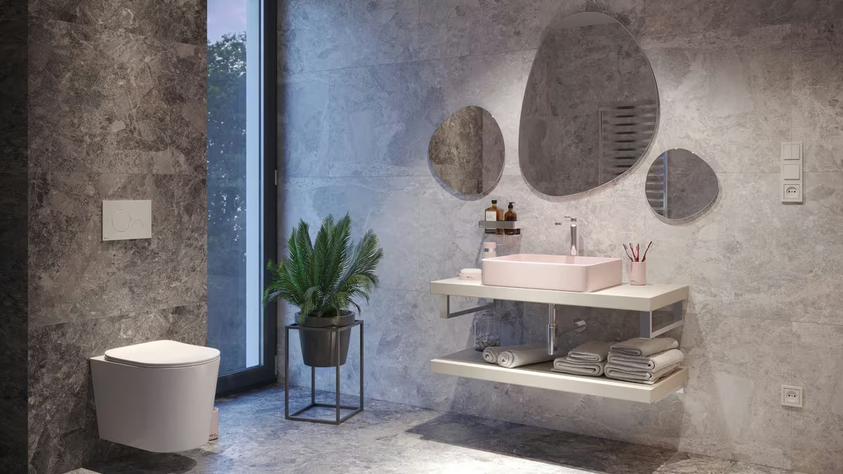 Samostojeći  držač četkica za zube SAT Infinitio od gumirane keramike u ružičastoj mat boji.