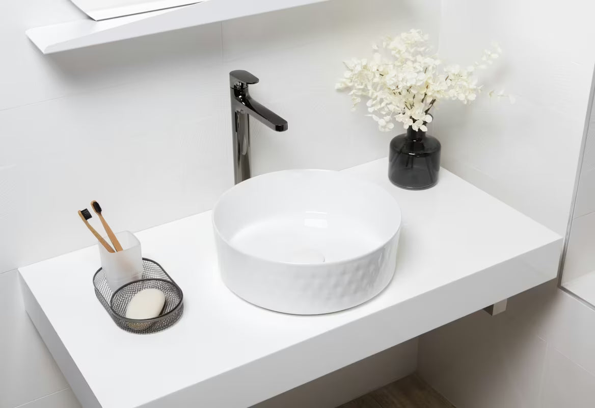 Sjajni bijeli keramički umivaonik na ploču SAT Infinitio 36 x 36 cm bez preljeva