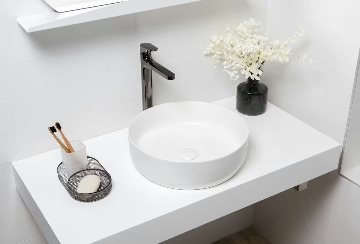 Mat bijeli tankostijeni keramički umivaonik na ploču SAT Infinitio 39x39 cm