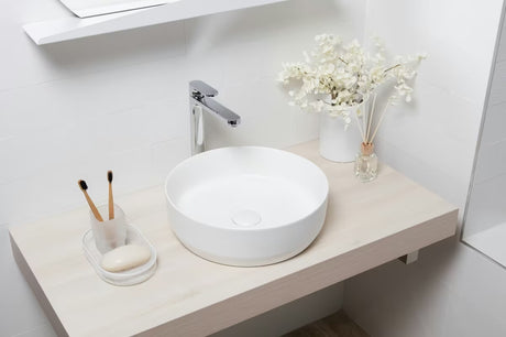 Mat bijeli tankostijeni keramički umivaonik na ploču SAT Infinitio 39x39 cm