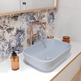 Mat ružičasti keramički umivaonik na ploču SAT Infinitio bez preljeva, ovalni oblik, 45,5x32,5 cm.