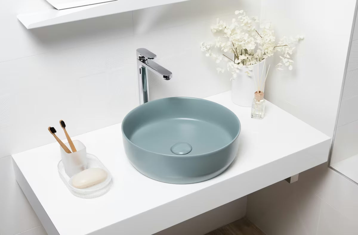 Mat smeđi keramički umivaonik na ploču SAT Infinitio 39x39 cm bez preljeva