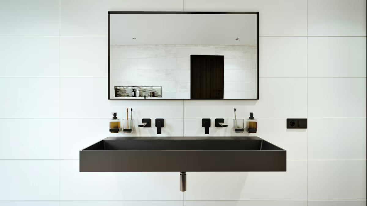 Viseći umivaonik SAT Infinitio u crnoj mat izvedbi s mogućnošću montaže i na ploču