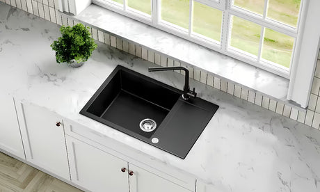 Crni sudoper  SAT od granitnog kompozita s ocjeđivačem pro montaža na radnu ploču.