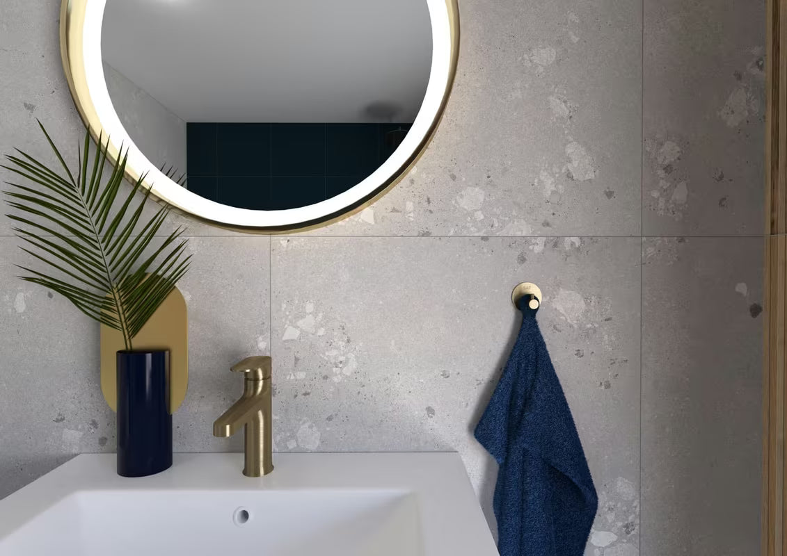 Okruglo LED ogledalo SAT u zlatnoj boji, promjera 60 cm, sa senzorom i sa zaštitom IP44.