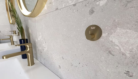 Okruglo LED ogledalo SAT u zlatnoj boji, promjera 60 cm, sa senzorom i sa zaštitom IP44.