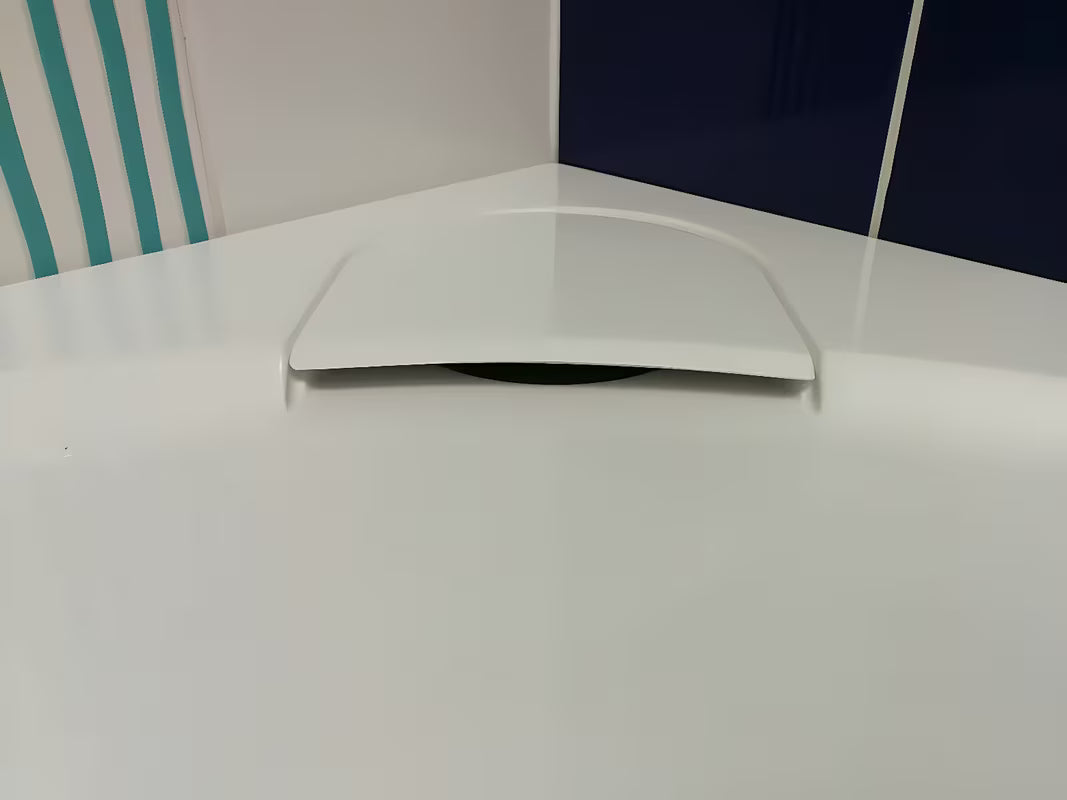 Bijela kvadratna tuš kada SAT Limcc 80x80 cm od lijevanog mramora s pokrivenim kutnim odvodom