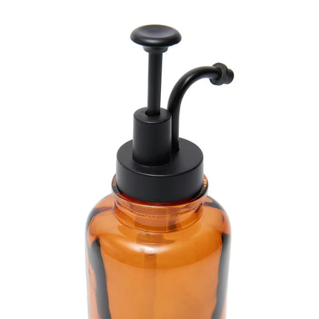 Samostojeći  smeđi dozator sapuna SAT Magic jednostavnog elegantnog dizajna.