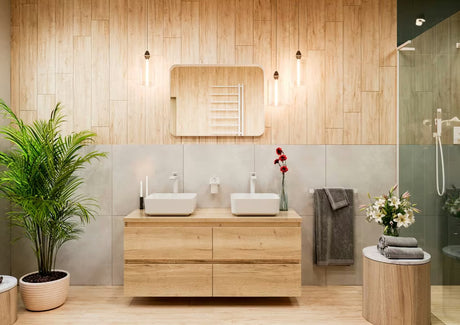 Zidni dozator sapuna SAT Mood u mat bijeloj izvedbi s mat staklom