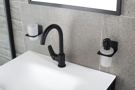 Zidni dozator sapuna SAT Mood u mat crnoj izvedbi s mat staklom