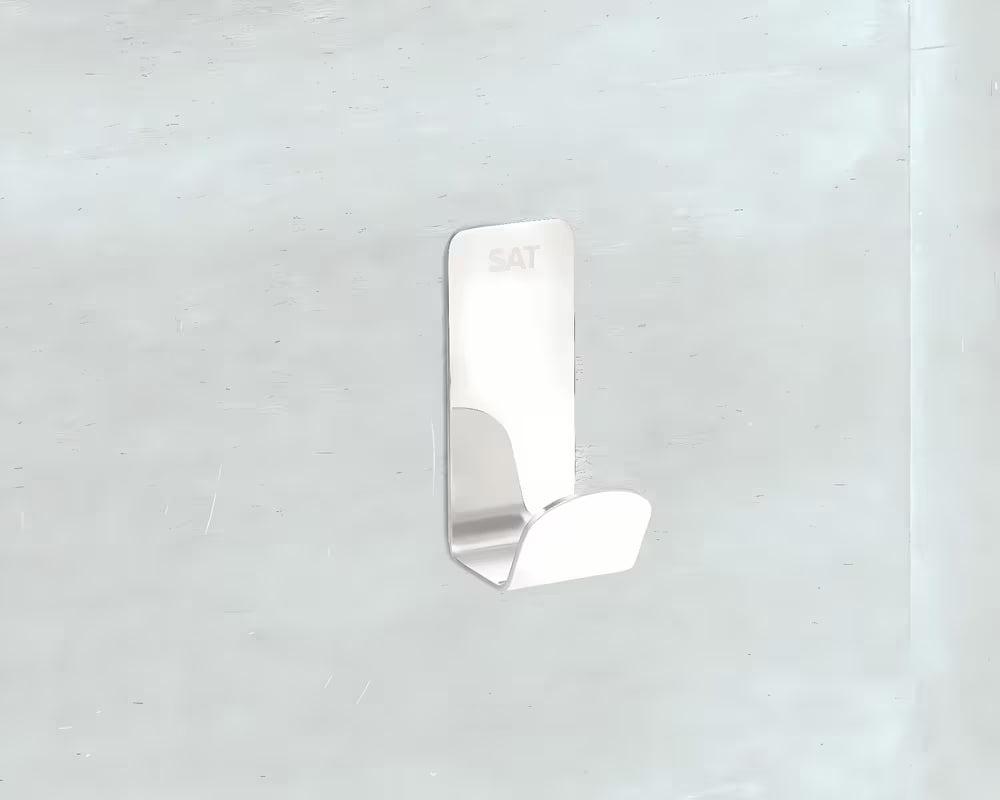 Kromirani kukica SAT Mood sa sjajnom površinom i četvrtastim dizajnom pro, montaža lijepljenjem bez bušenja.