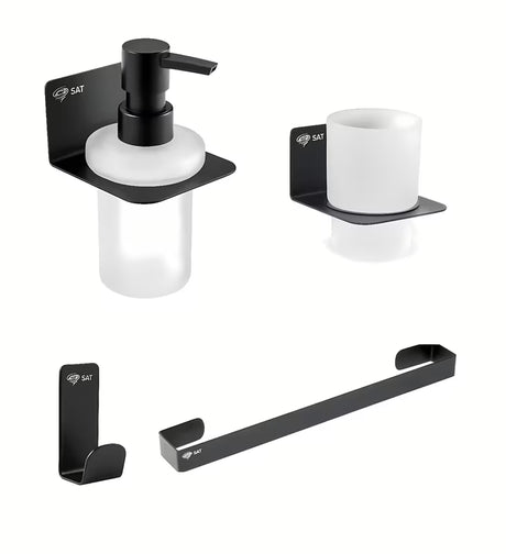 Četverodijelna set kupaonskih dodataka SAT Mood u crnoj mat izvedbi.
