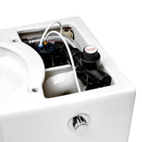 Stojeća WC Školjka SAT optimflush u bijeloj boji s integriranim vodokotlićem i bočnim pneumatskim tipkalom za ispiranje.