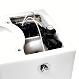 Stojeća WC Školjka SAT optimflush u bijeloj boji s vodokotlićem i zidnom tipkom za ispiranje.