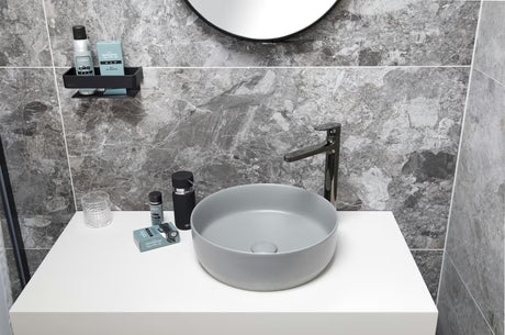 Zidna kupaonska polica SAT od masivnog mesinga u crnoj mat boji