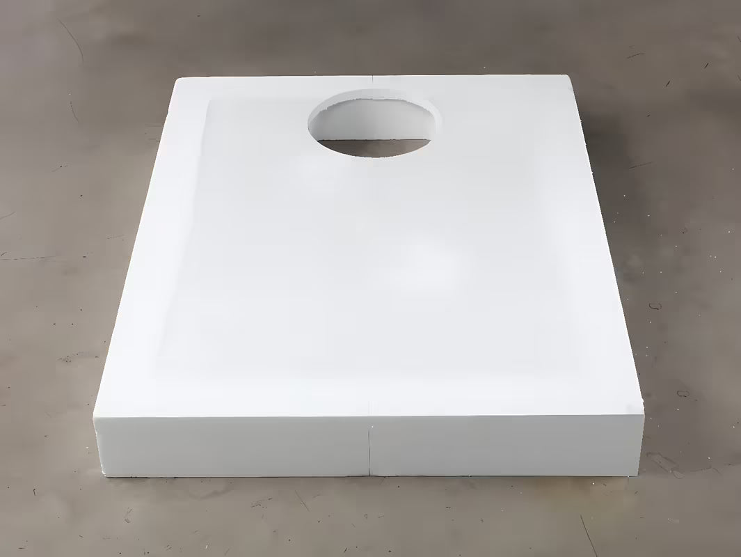 Bijeli polistirenski nosač SAT pro za tuš kadu od izdržljivog HDPS pro za stabilnu i brzu montažu.