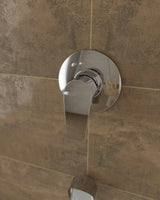 Podžbukna jednoručna baterija miješalica za tuš SAT Project u sjajnoj krom izvedbi.