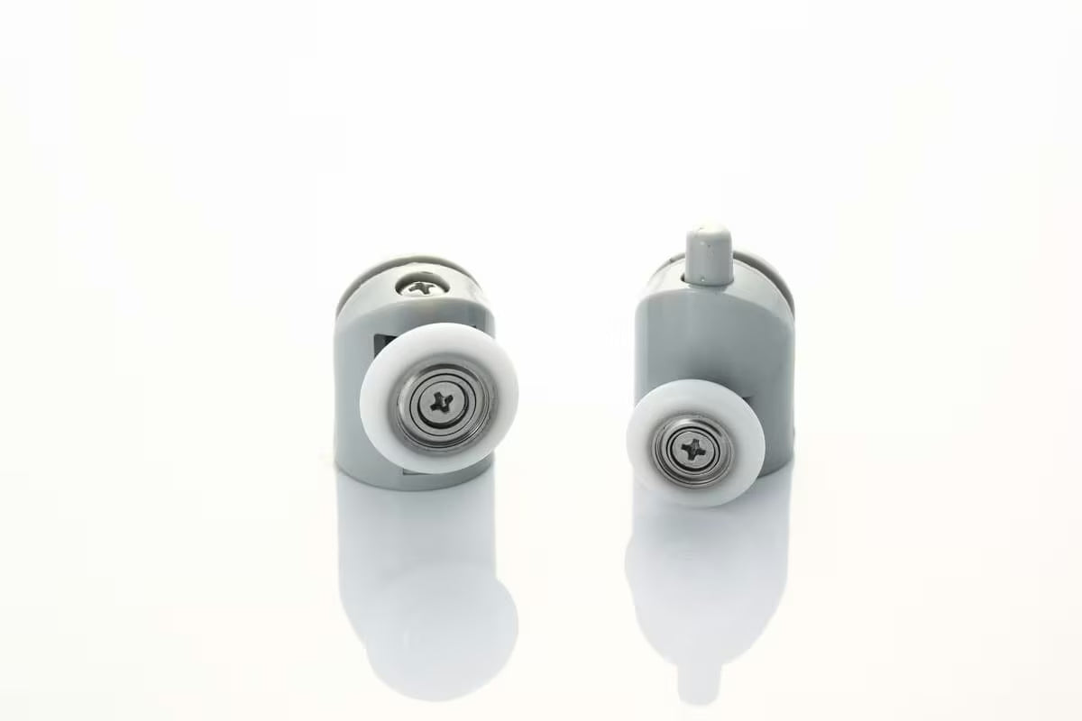 Kvadratna tuš kabina SAT Project 90x90 cm s tuš kadom u sjajnom kromu i s neprozirnim staklom Chinchilla.