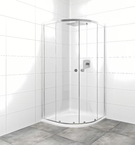 Polukružna tuš kabina SAT Project 90x90 cm s kliznim vratima i prozirnim staklom u sjajnom kromu.