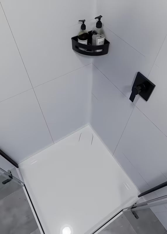 Kutna nehrđajuća polica za tuševi SAT u mat crnoj izvedbi s uklonjivim plastičnim umetkom.