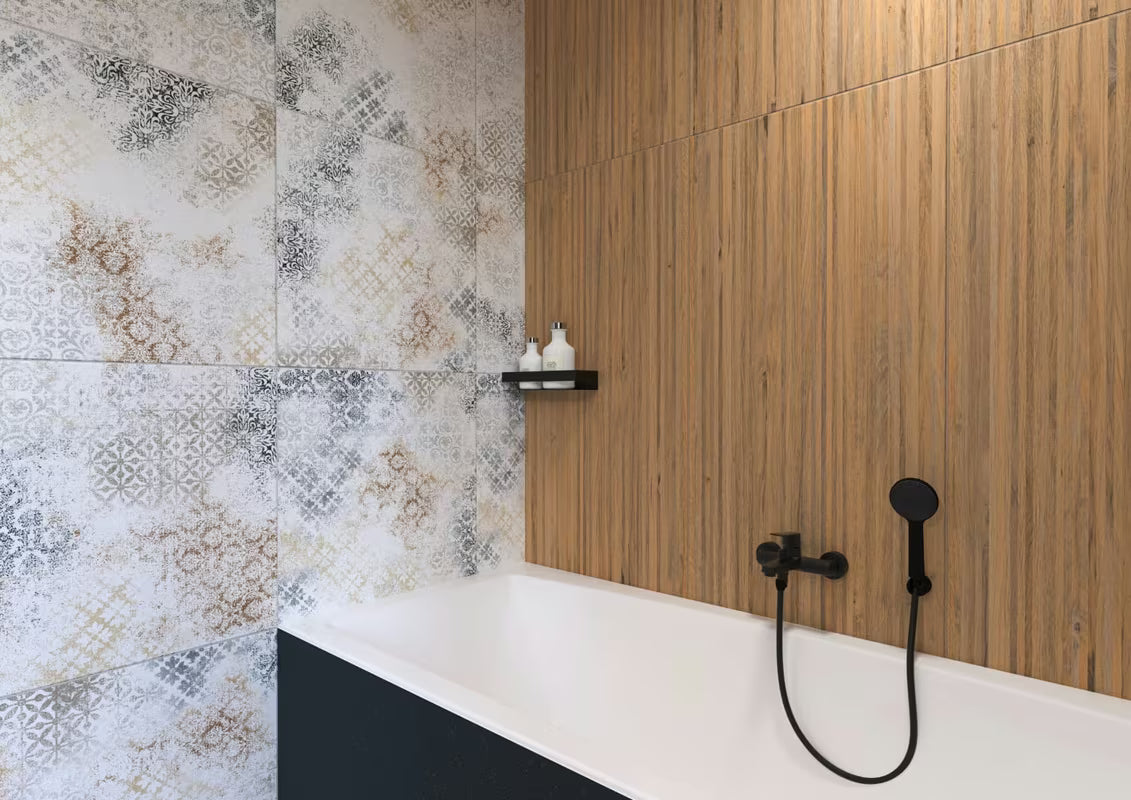 Zidna tuš polica SAT od nehrđajućeg čelika u mat crnoj boji.