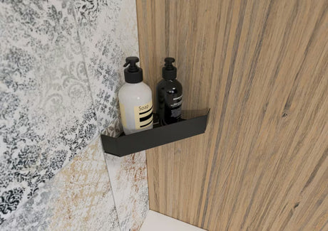 Kutna tuš polica SAT od nehrđajućeg čelika u mat crnoj boji.