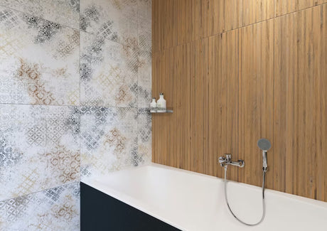 Nehrđajući tuš polica SAT pro montaža bušenjem s razmakom od 20 cm.