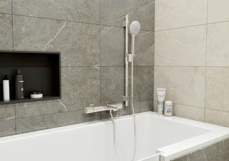 Termostatska zidna miješalica za kadu SAT Chrome u krom izvedbi sa sigurnosnim graničnikom na 38 °C