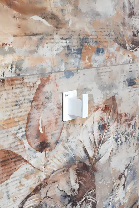 Bijeli kupaonski kukica SAT od inoxa pro montaža lijepljenjem bez bušenja