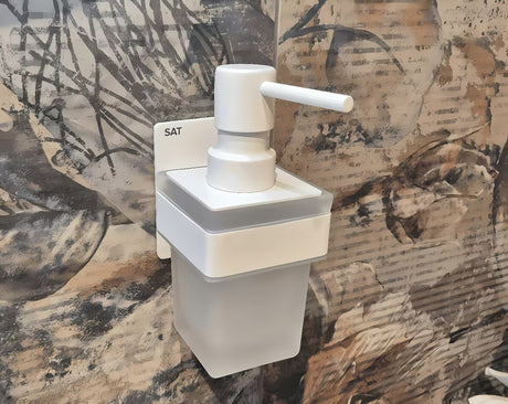 Bijeli dozator sapuna SAT pro montaža lijepljenjem bez bušenja