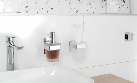 Kromirani dozator sapuna SAT od nehrđajućeg čelika pro montaža lijepljenjem bez bušenja.